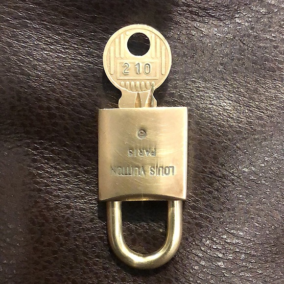 Vintage LV Louis Vuitton Padlock Lock & Key 210 - Picture 4 of 7